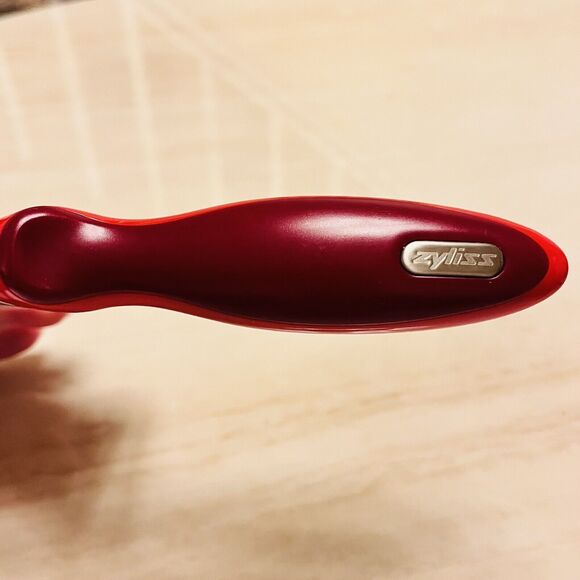 Zyliss Pizza Slicer with Crust Cutter Snap-on Blade Cover Removable Cutter Wheel - Picture 5 of 9